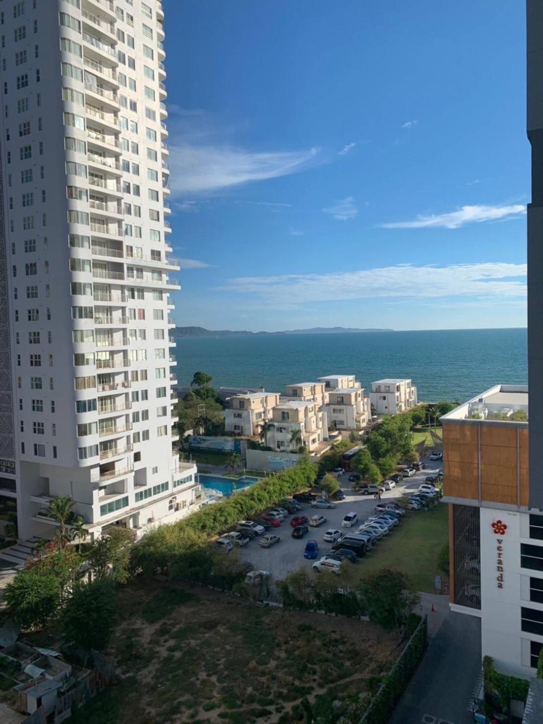 Veranda Residences Pattaya By Phung Pantai Jomtien Bagian luar foto